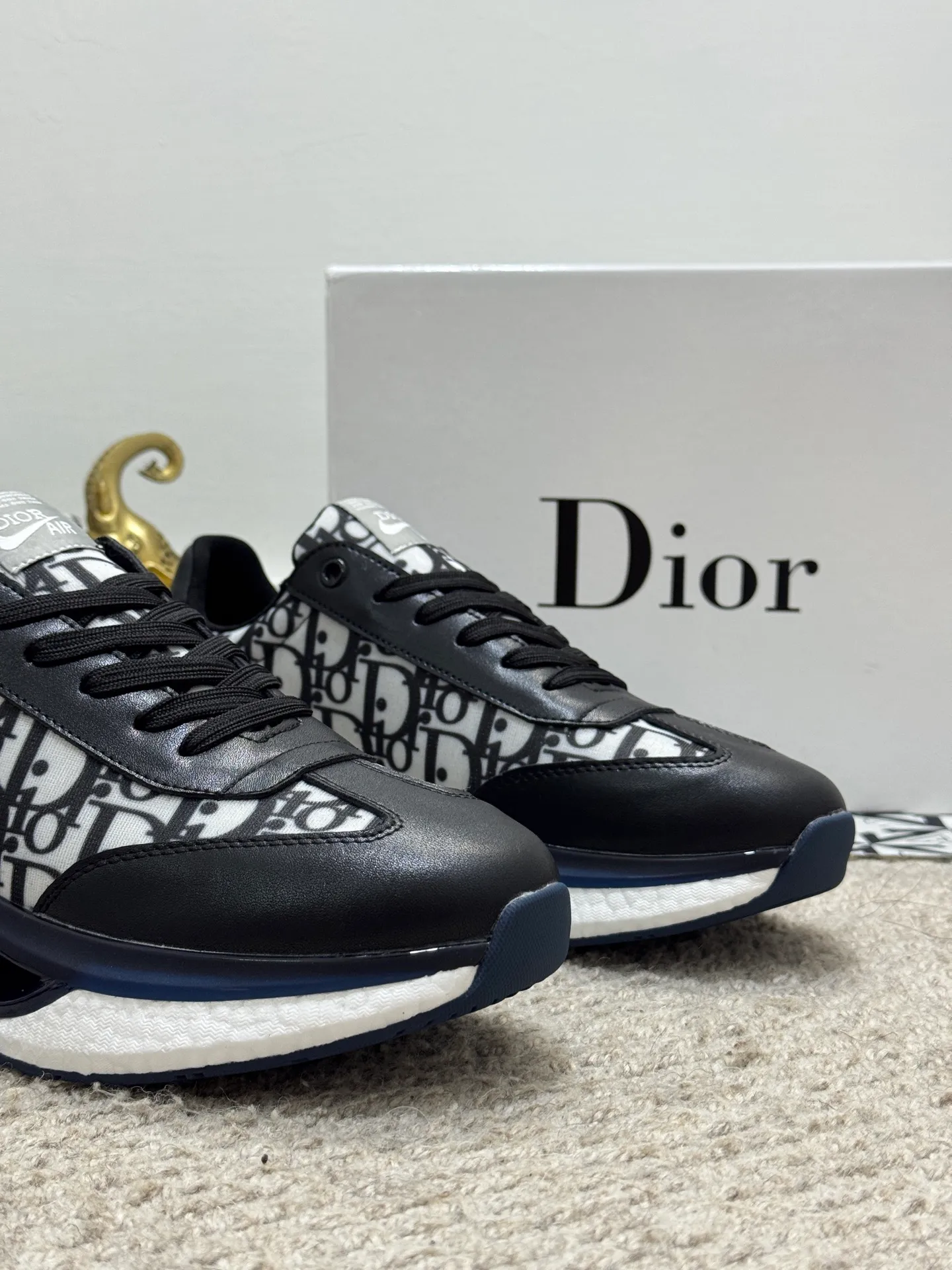Men's shoes 💰440 [New model] 🐬🐬Original quality - Dior The latest model of sports shoes 🎁Casual and fashionable men's shoes 👟Best model 💥Simple and elegant version, exclusive for trendy men. Unique official website new and most brand elements 👑original decoration, imported cowhide stitching with classic fabrics, fashionable and generous accessories, ✅foamed TPU wear-resistant and taller outsole, light and comfortable. Size: 38-44 (45 customized